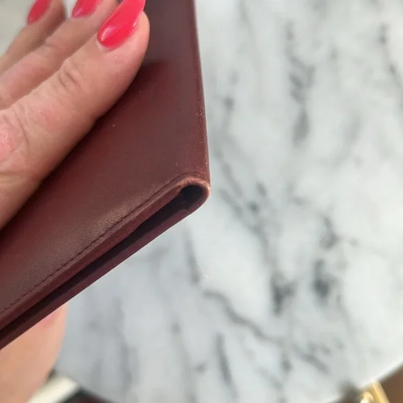 INTERNATIONAL WALLET WITH GUSSETS, MUST DE CARTIER